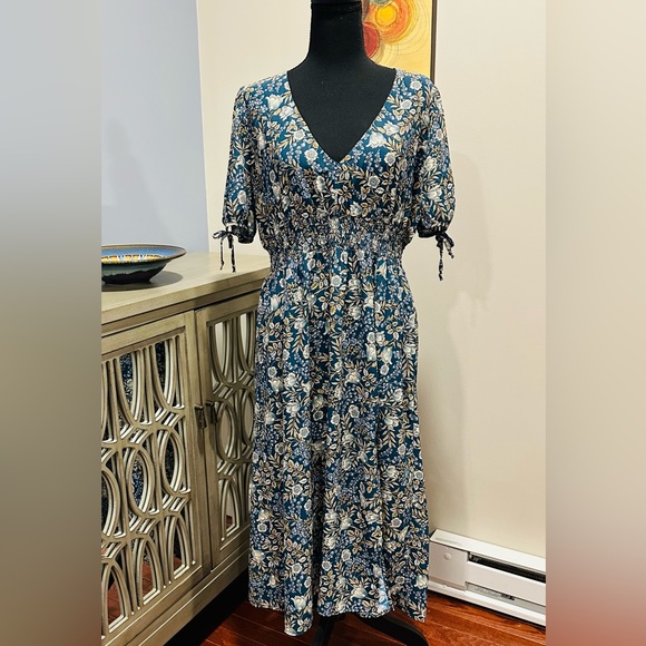 Socialite Dresses & Skirts - NWOT Socialite XL blue floral print dress